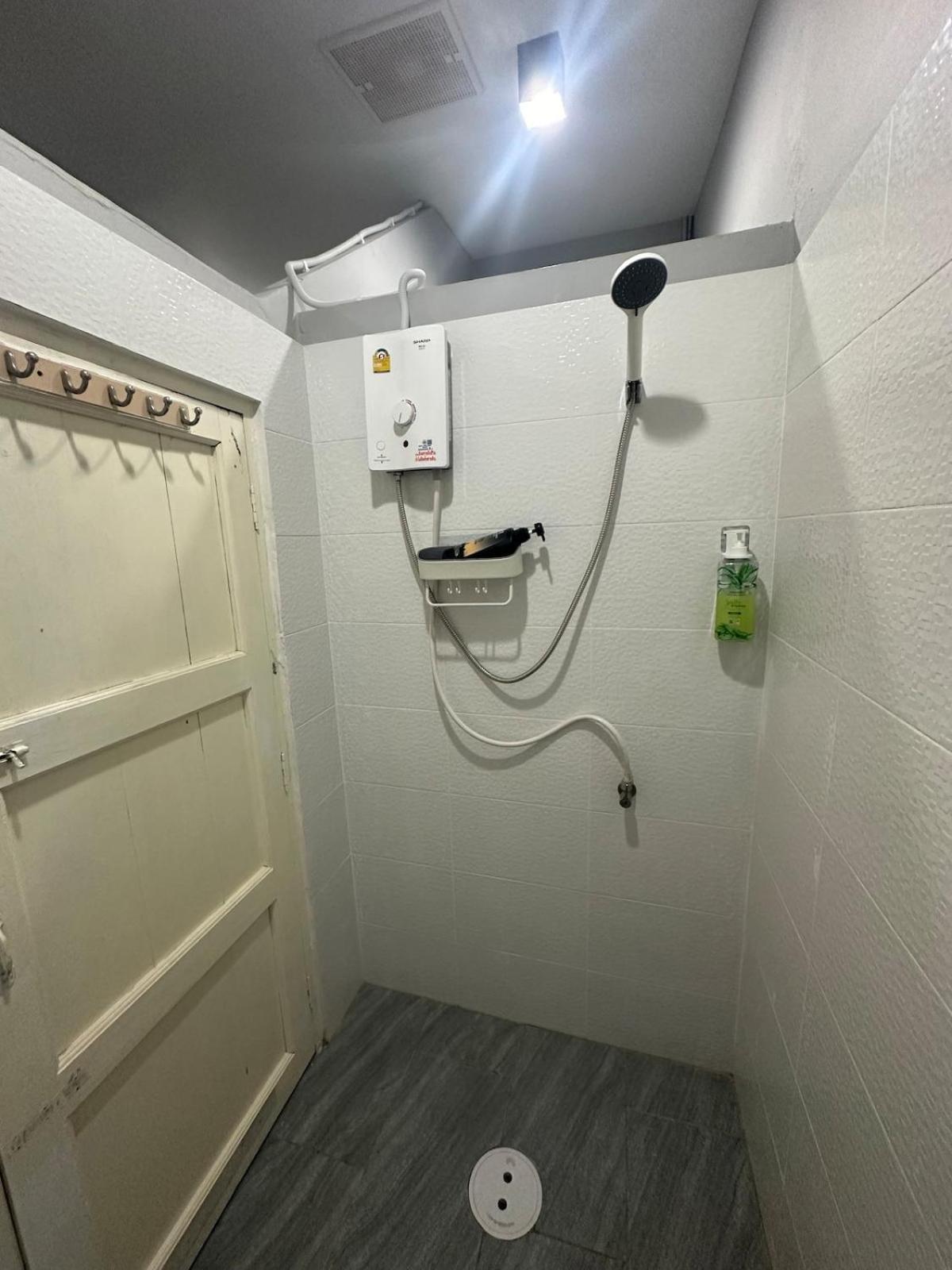 Bee House 172 Only 300m To Bts Talat Phlu Apartment Bangkok